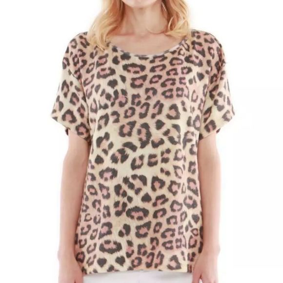 Hye Park & Lune Julian Relaxed Leopard Short Sleeve Super Soft Premium T-Shirt - Picture 4 of 16